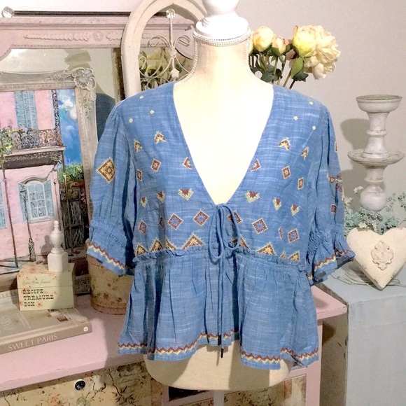 NWT!✨$128 Free People Tallulah Embroidered Blouse in Blue Chambray Size Medium! - Picture 7 of 12